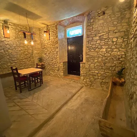 Pazzo Guest house *