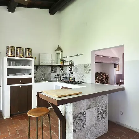 Pazzo Guest house *