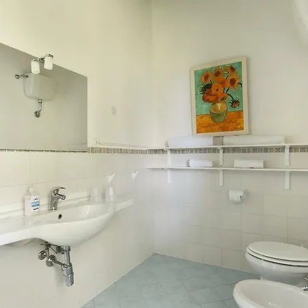 Pazzo Guest house *