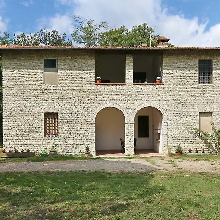 Pazzo Guest house *